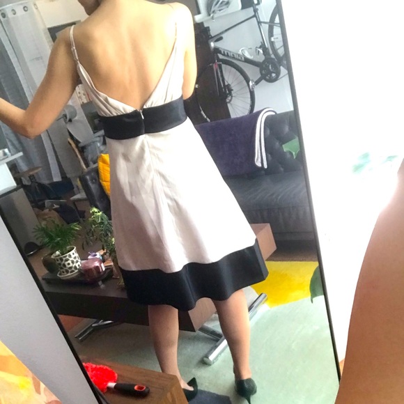 Classy MIDI backless Dress - Picture 3 of 7